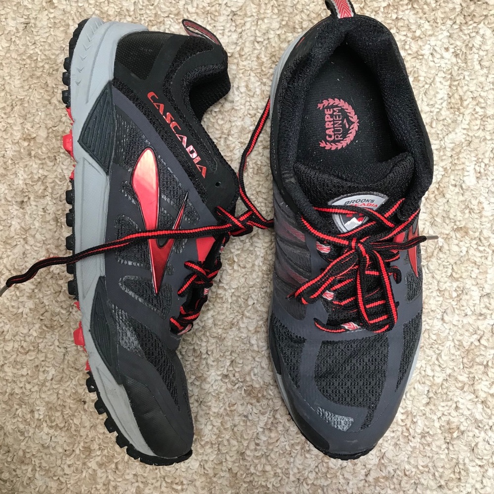 Men Cascadia Trail Running Shoe